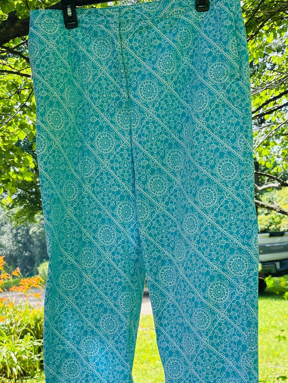 Crisp Talbots Capris with pockets (temporarily available)